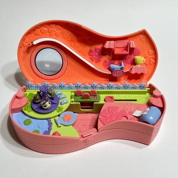 Littlest Pet Shop Teeniest Tiniest Playset Store N Go Pencil Case Dogs Rabbit - Picture 4 of 9